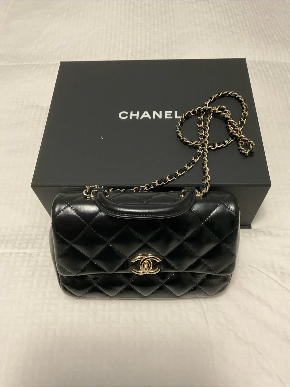 CHANEL Shiny Lambskin Quilted Flap Bag Black preloved